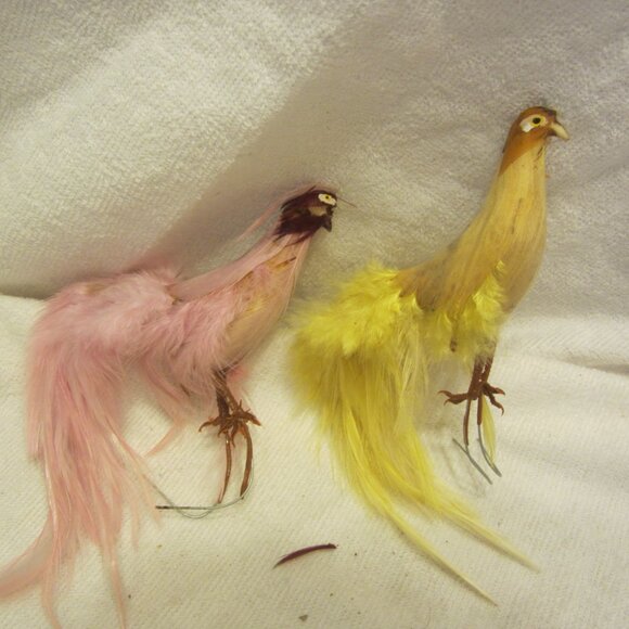 VTG PAIR OF ROOSTER ORNAMENTS 1 PINK 1 YELLOW, VERY CUTE - Picture 3 of 3